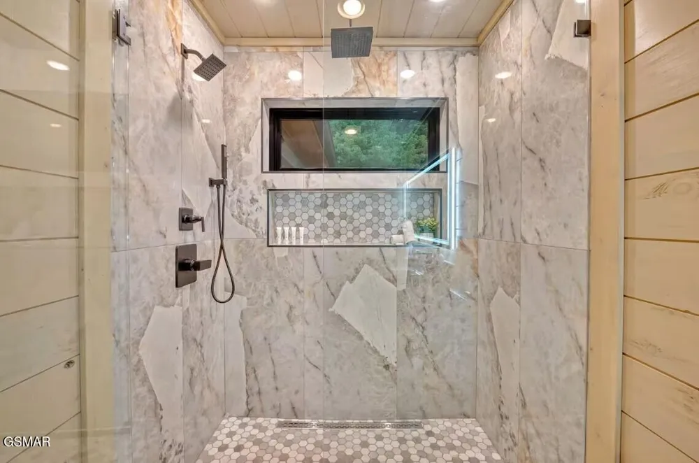 3219 Old Mountain Road Sevierville, TN 37876