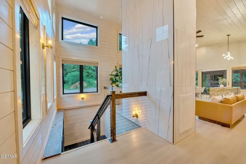 3219 Old Mountain Road Sevierville, TN 37876