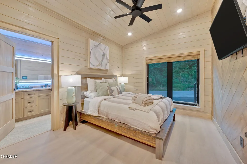3219 Old Mountain Road Sevierville, TN 37876