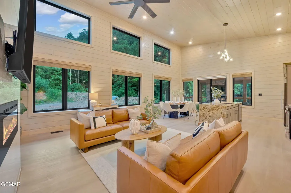 3219 Old Mountain Road Sevierville, TN 37876