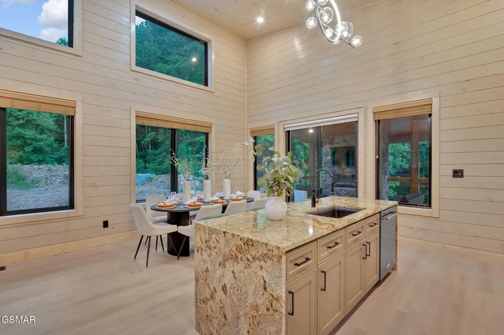 3219 Old Mountain Road Sevierville, TN 37876