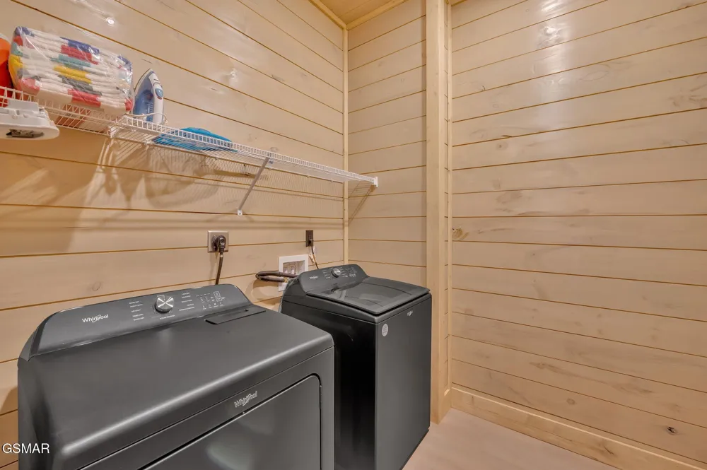 3219 Old Mountain Road Sevierville, TN 37876