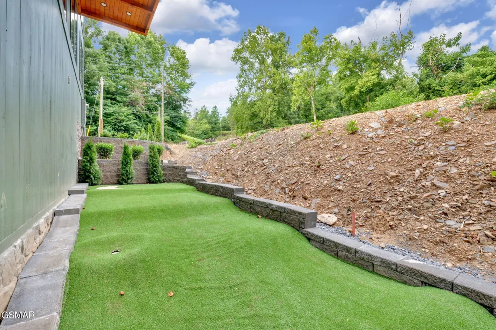3219 Old Mountain Road Sevierville, TN 37876