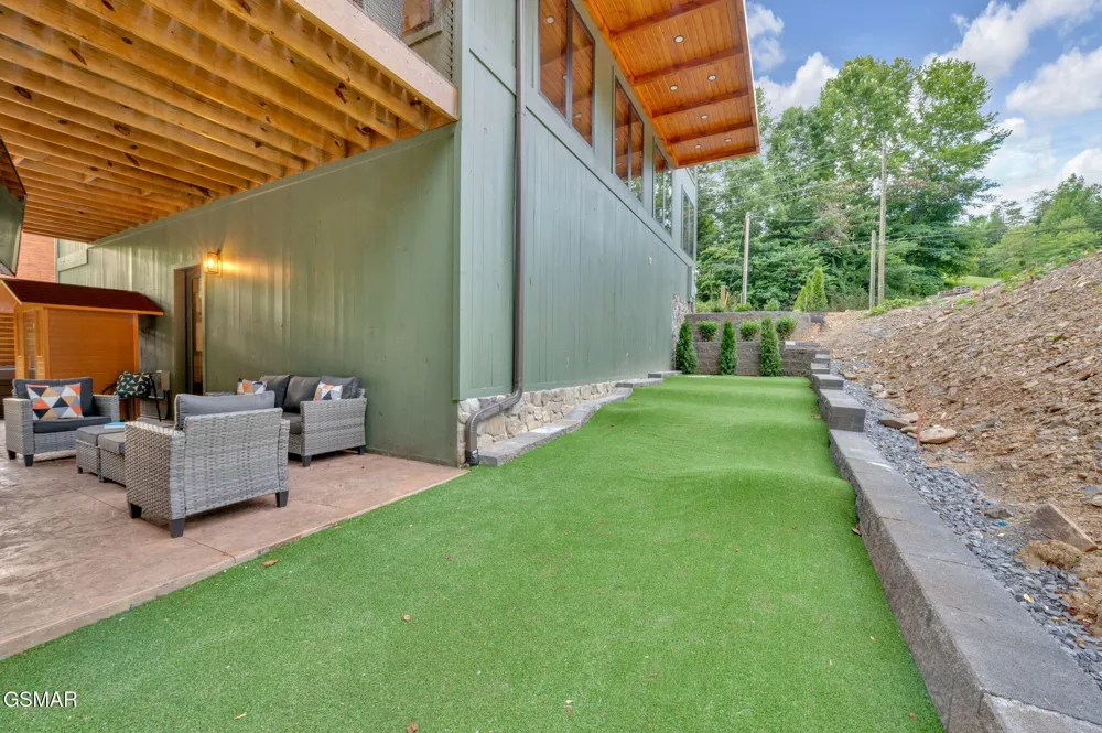3219 Old Mountain Road Sevierville, TN 37876