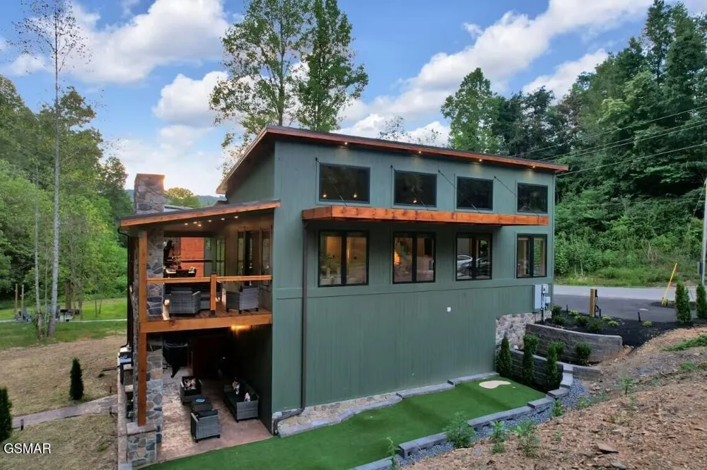 3219 Old Mountain Road Sevierville, TN 37876