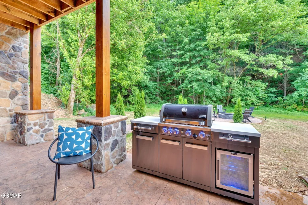 3219 Old Mountain Road Sevierville, TN 37876
