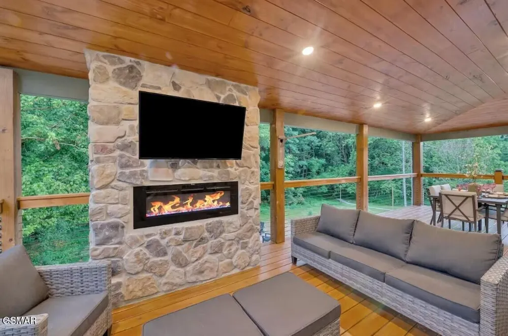 3219 Old Mountain Road Sevierville, TN 37876