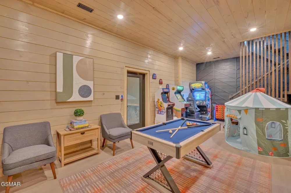 3219 Old Mountain Road Sevierville, TN 37876
