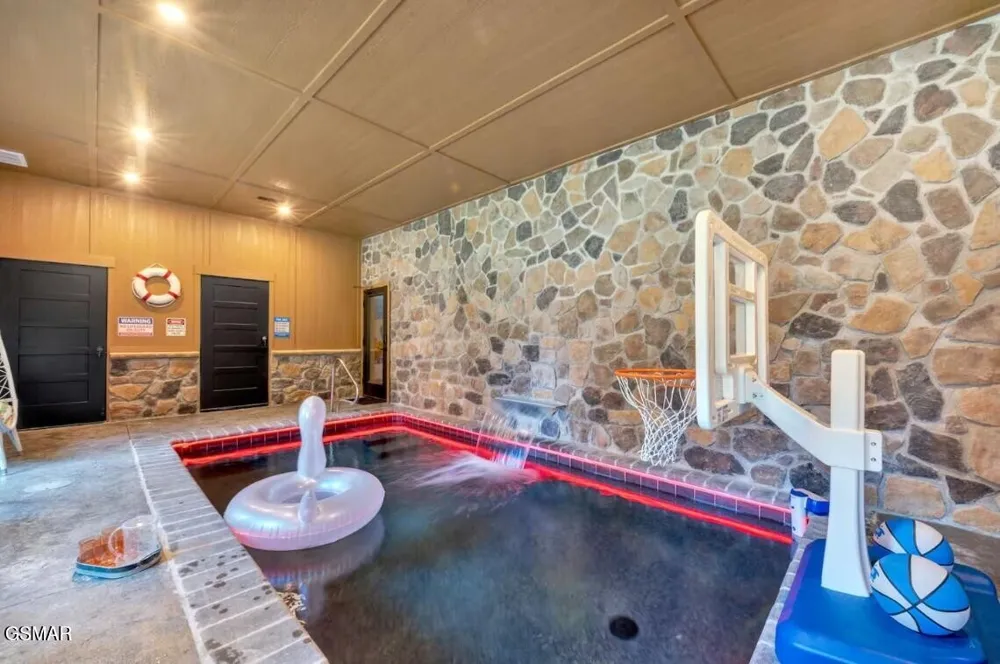 3219 Old Mountain Road Sevierville, TN 37876