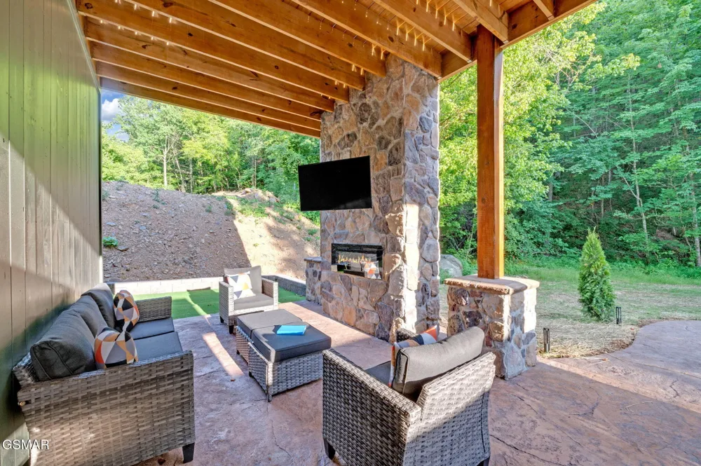3219 Old Mountain Road Sevierville, TN 37876
