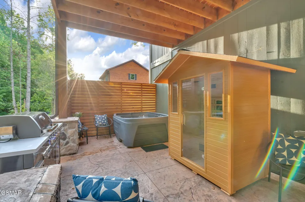 3219 Old Mountain Road Sevierville, TN 37876