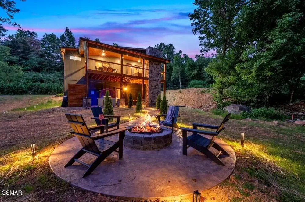 3219 Old Mountain Road Sevierville, TN 37876