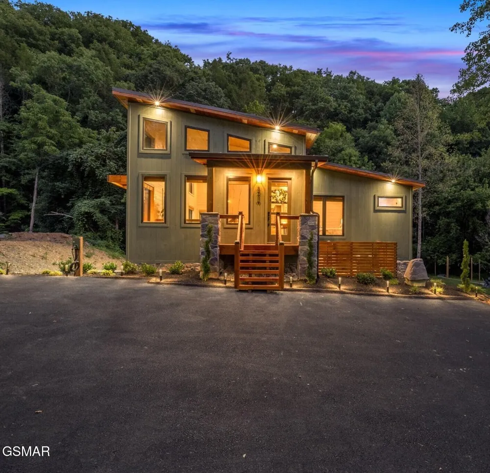 3219 Old Mountain Road Sevierville, TN 37876