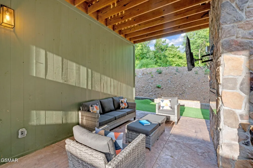 3219 Old Mountain Road Sevierville, TN 37876