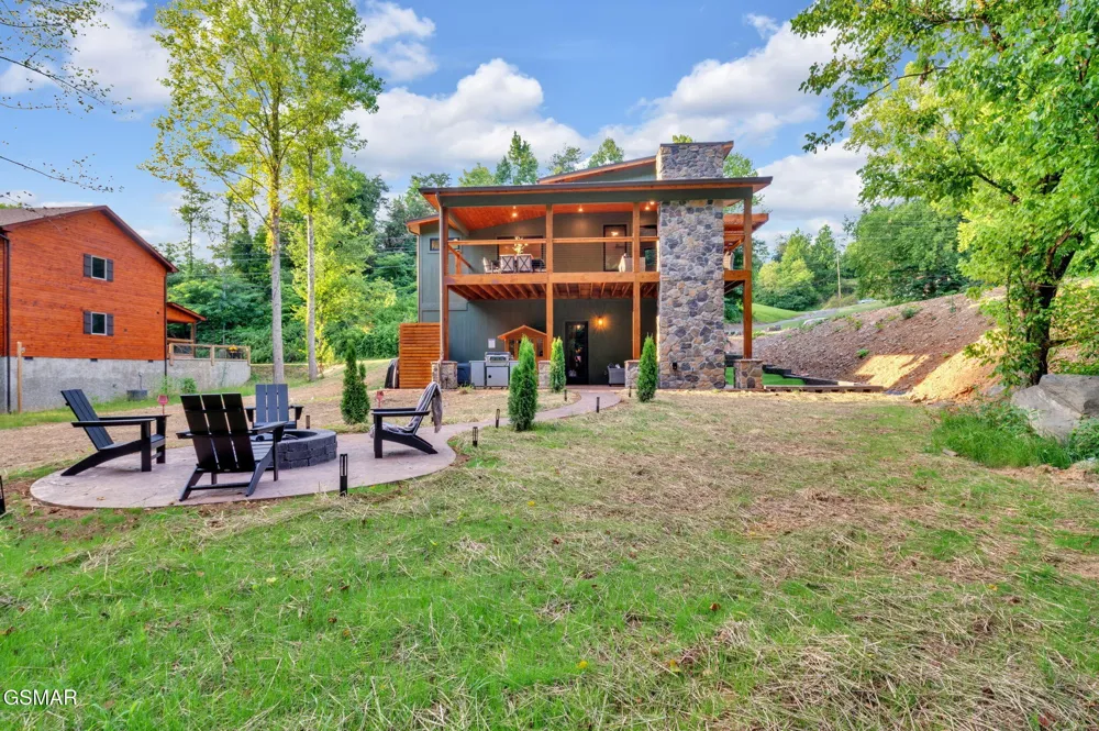 3219 Old Mountain Road Sevierville, TN 37876