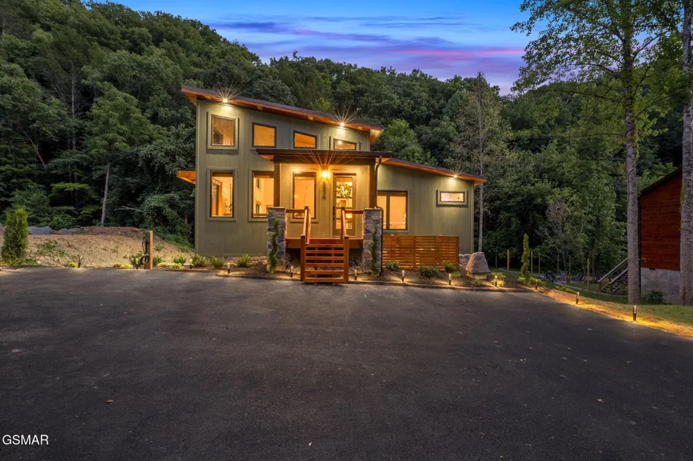 3219 Old Mountain Road Sevierville, TN 37876