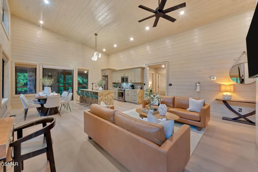 3219 Old Mountain Road Sevierville, TN 37876