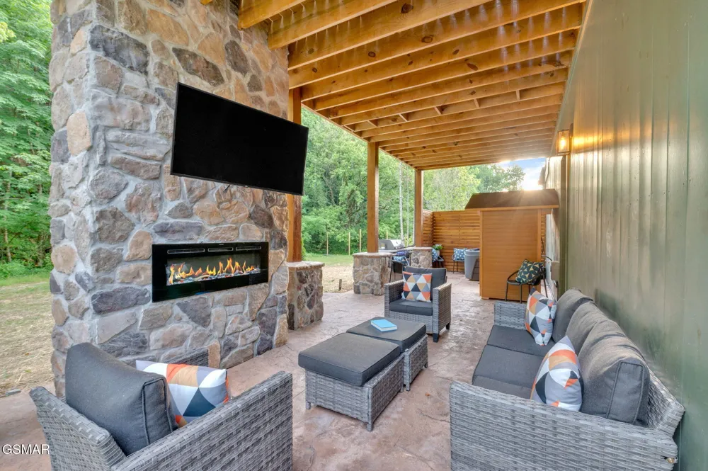 3219 Old Mountain Road Sevierville, TN 37876