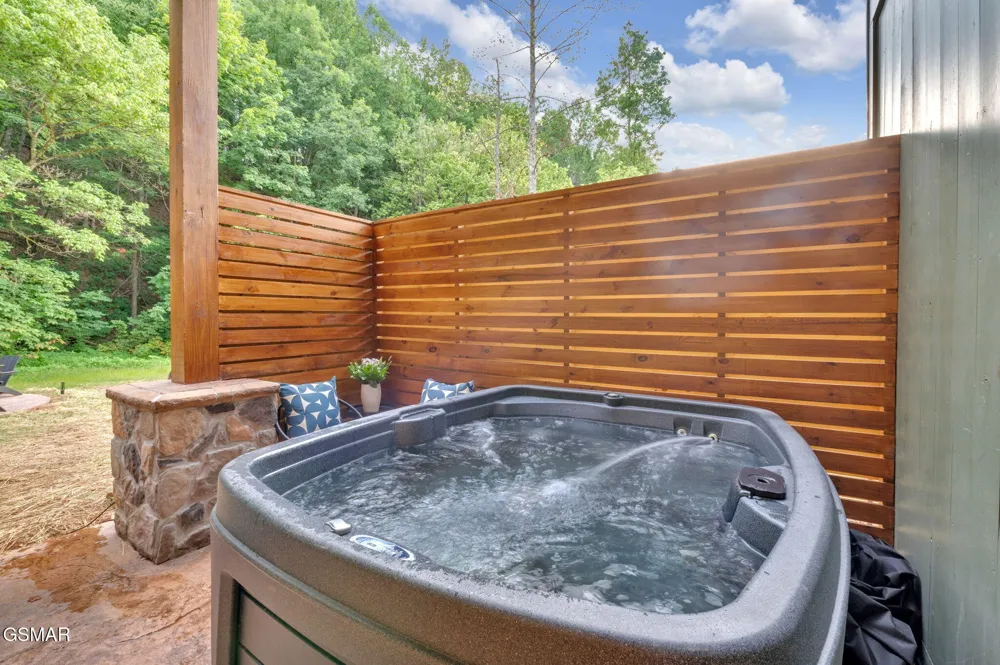 3219 Old Mountain Road Sevierville, TN 37876