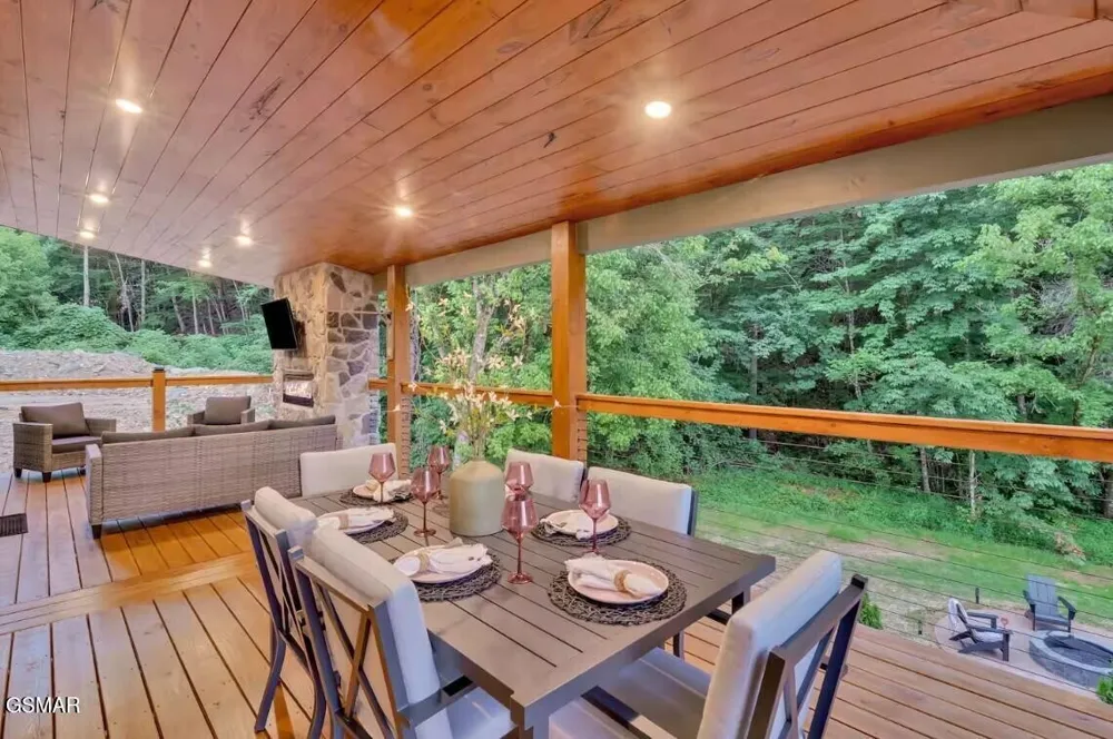 3219 Old Mountain Road Sevierville, TN 37876
