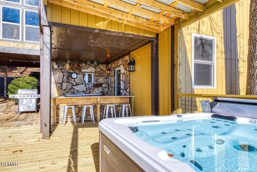 1421 Highway 139 Dandridge, TN 37725