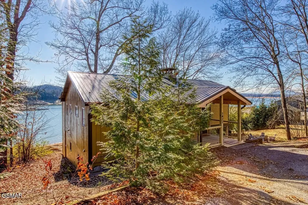 1421 Highway 139 Dandridge, TN 37725