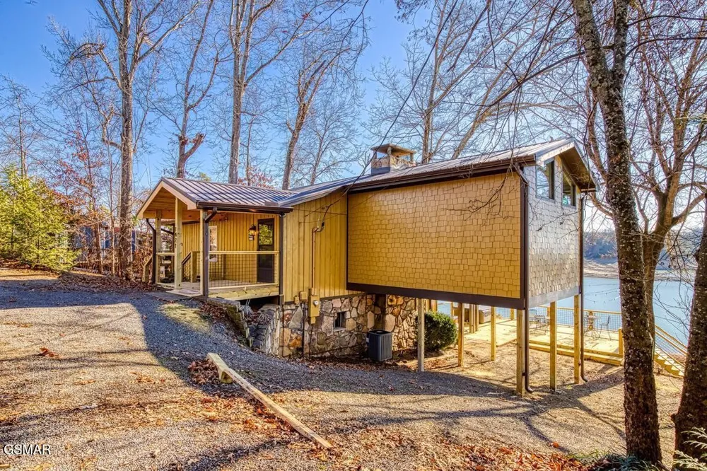 1421 Highway 139 Dandridge, TN 37725