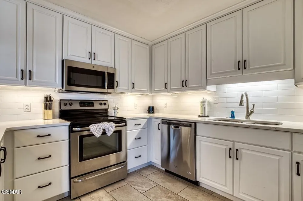 1421 Highway 139 Dandridge, TN 37725