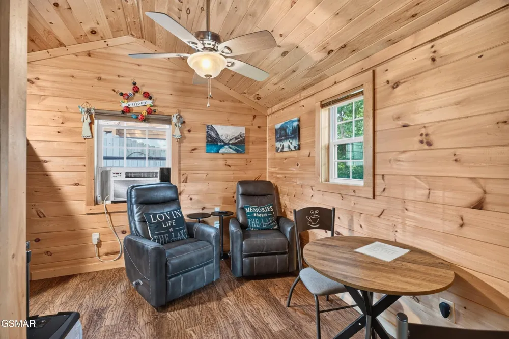 1537 Kinder Lane Dandridge, TN 37725