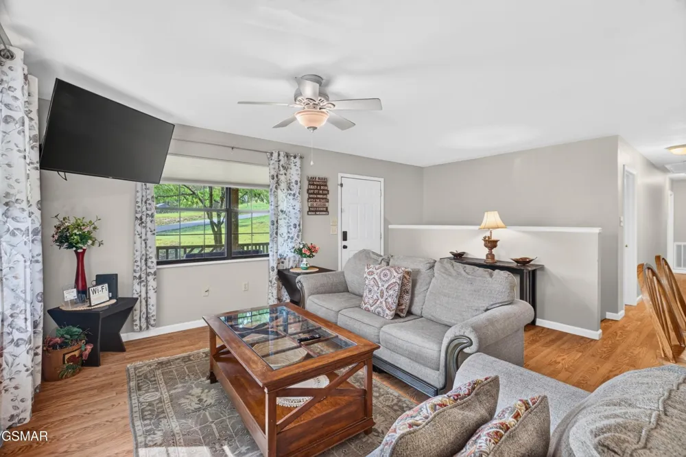 1537 Kinder Lane Dandridge, TN 37725
