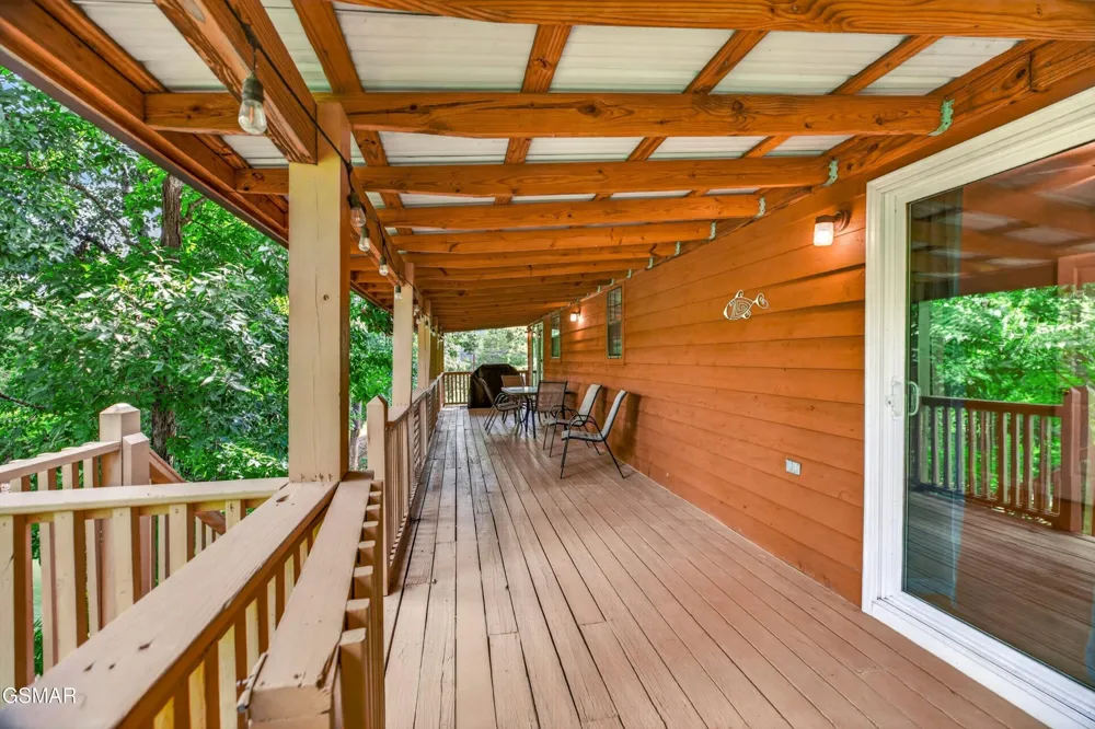 1537 Kinder Lane Dandridge, TN 37725