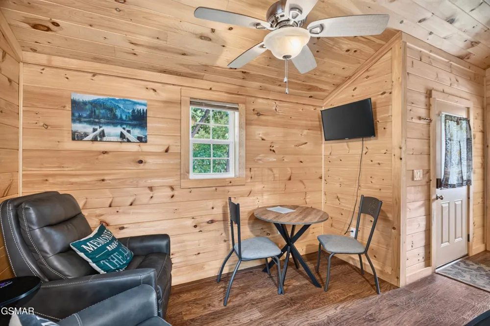1537 Kinder Lane Dandridge, TN 37725