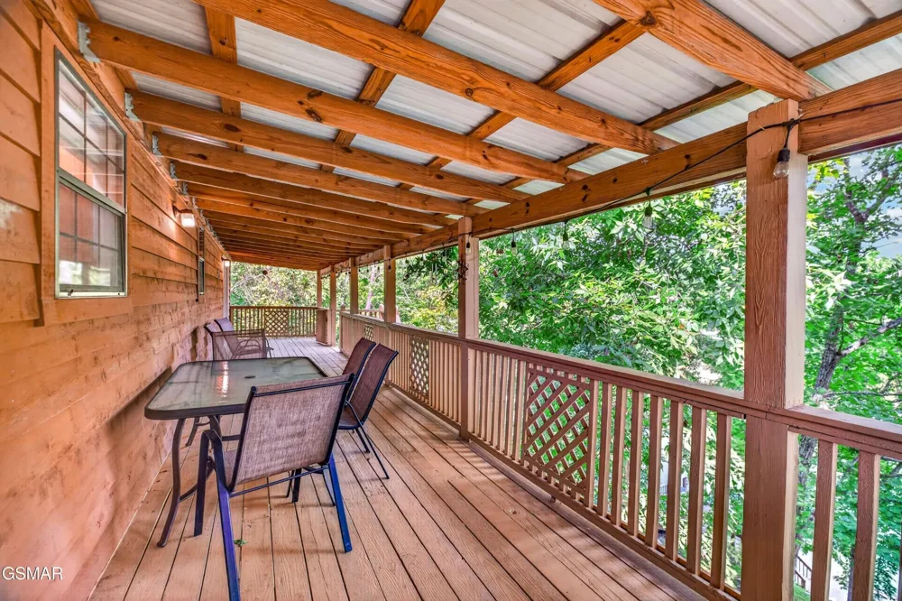 1537 Kinder Lane Dandridge, TN 37725