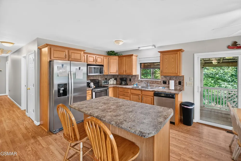 1537 Kinder Lane Dandridge, TN 37725