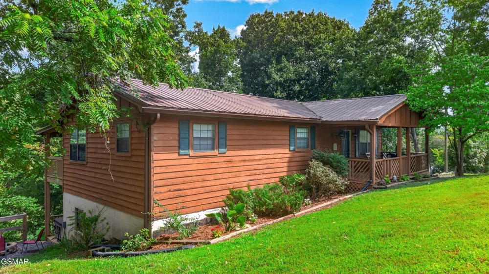 1537 Kinder Lane Dandridge, TN 37725