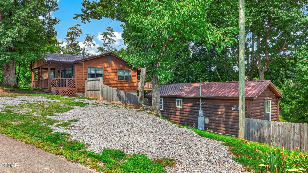 1537 Kinder Lane Dandridge, TN 37725
