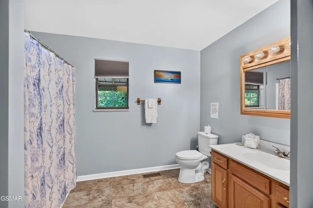 1537 Kinder Lane Dandridge, TN 37725