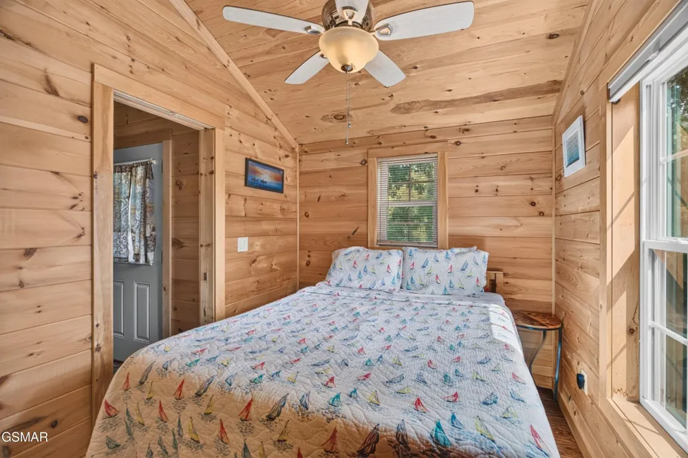 1537 Kinder Lane Dandridge, TN 37725