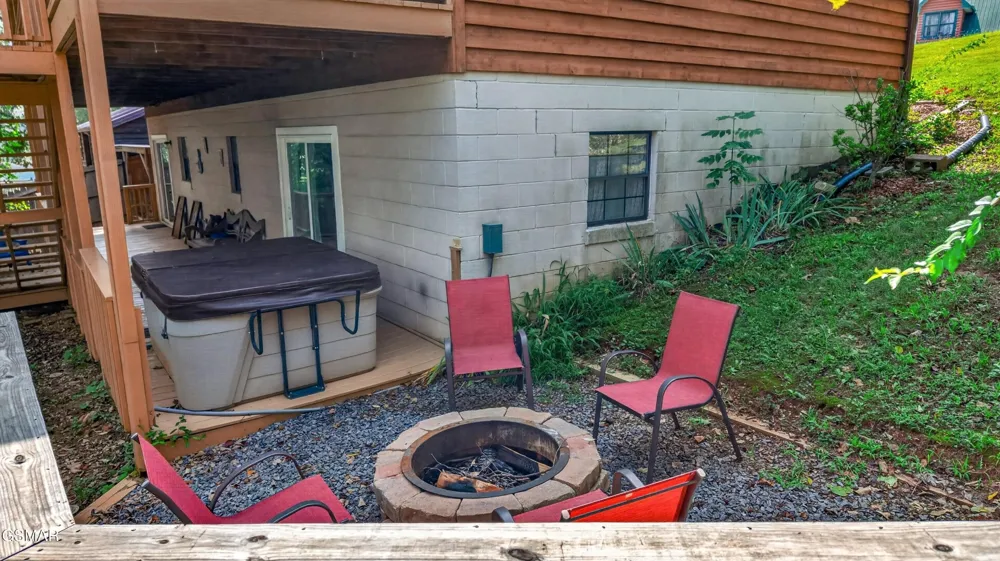 1537 Kinder Lane Dandridge, TN 37725