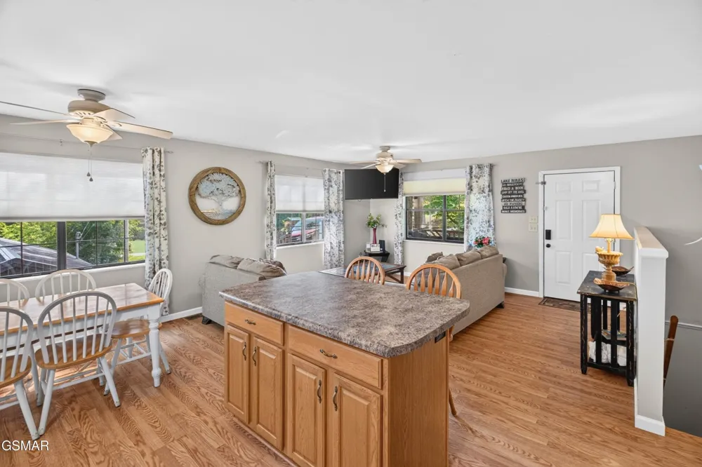 1537 Kinder Lane Dandridge, TN 37725