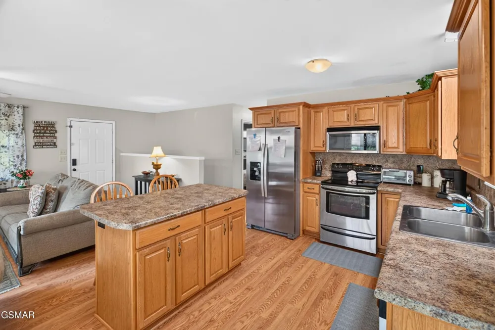 1537 Kinder Lane Dandridge, TN 37725