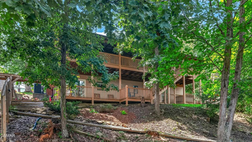 1537 Kinder Lane Dandridge, TN 37725