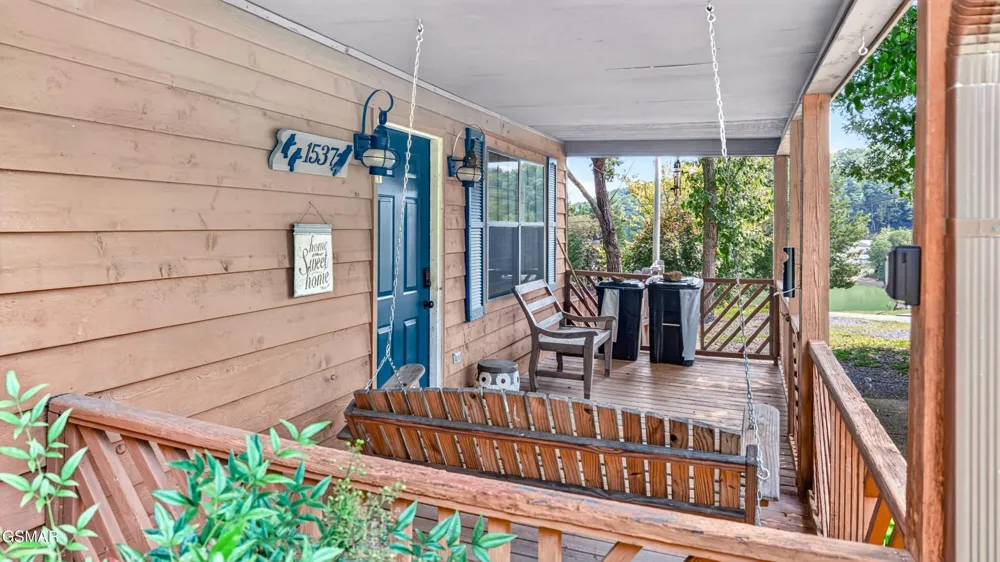 1537 Kinder Lane Dandridge, TN 37725