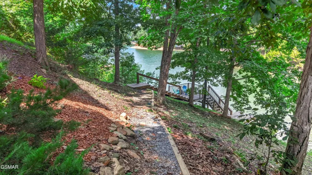 1537 Kinder Lane Dandridge, TN 37725