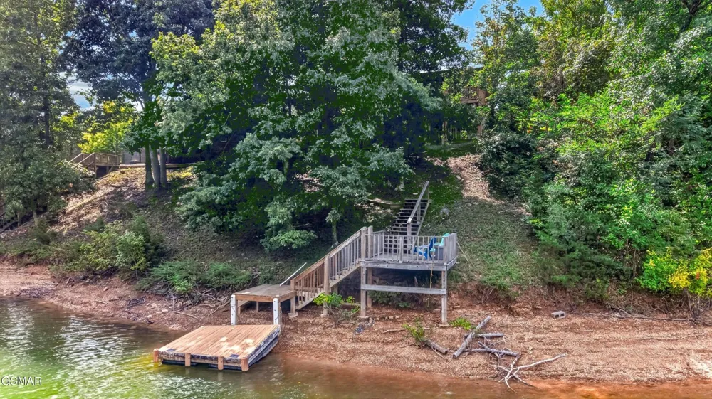 1537 Kinder Lane Dandridge, TN 37725