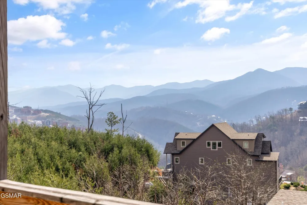 986 Chestnut Drive Gatlinburg, TN 37738