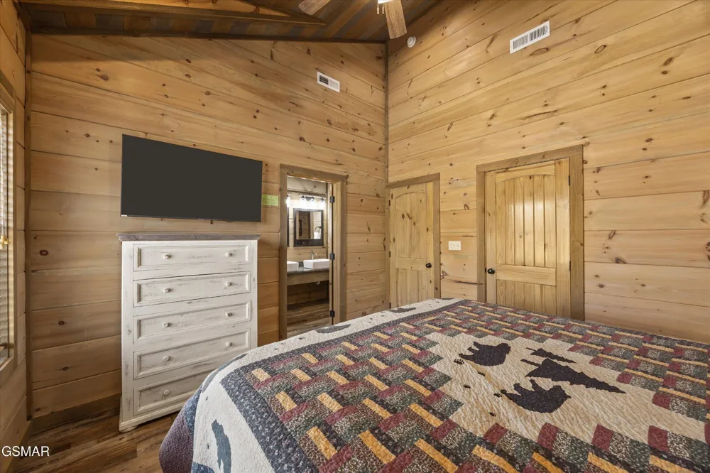 986 Chestnut Drive Gatlinburg, TN 37738