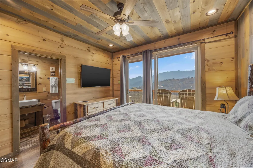 986 Chestnut Drive Gatlinburg, TN 37738