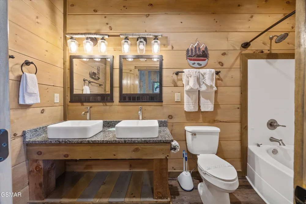 986 Chestnut Drive Gatlinburg, TN 37738