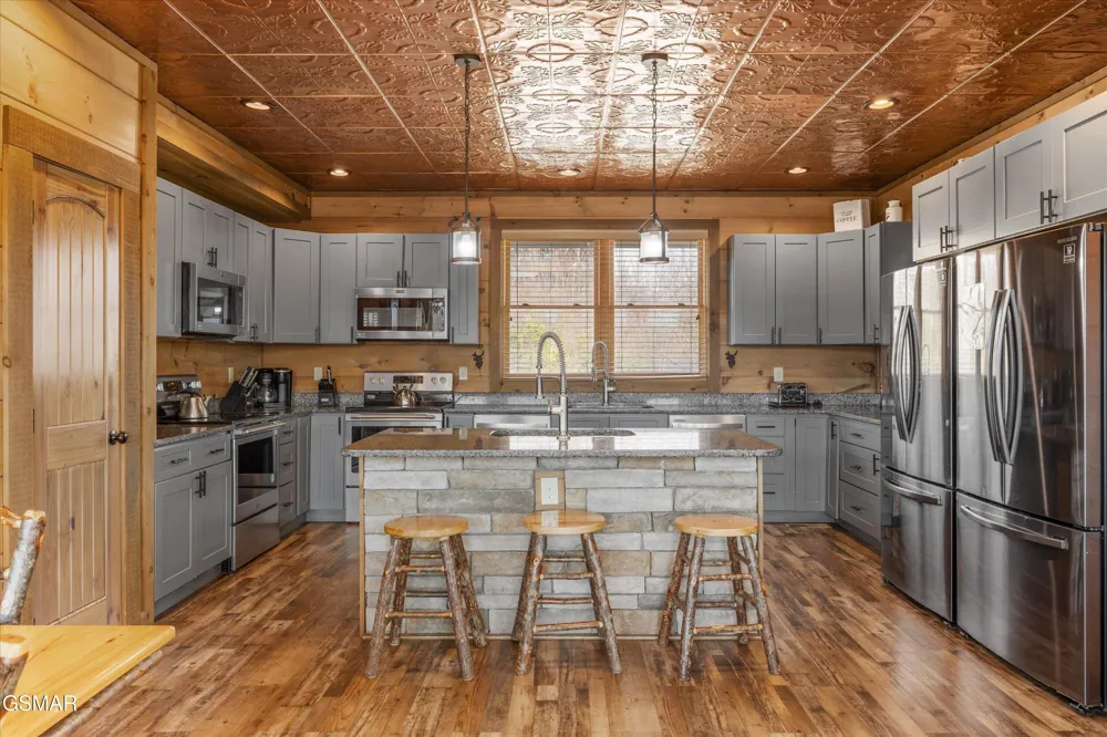 986 Chestnut Drive Gatlinburg, TN 37738